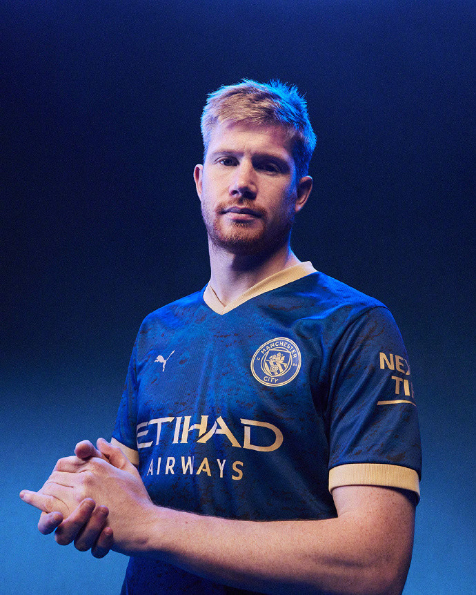 ESPN：曼联重点关注边翼卫引援，并且有7名中场目标