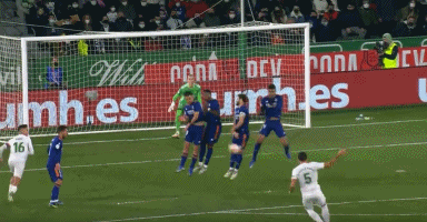 半场战报：科莫0-0卡利亚里